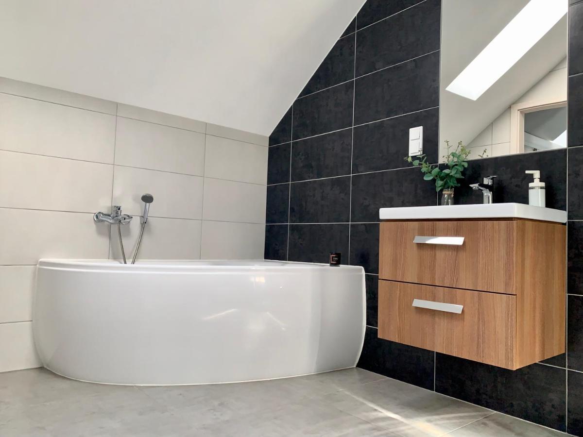 Apartament Penthouse Z Widokiem Na Sniezke I Prywatnym Parkingiem - By Spaceapart Jelenia Góra Esterno foto